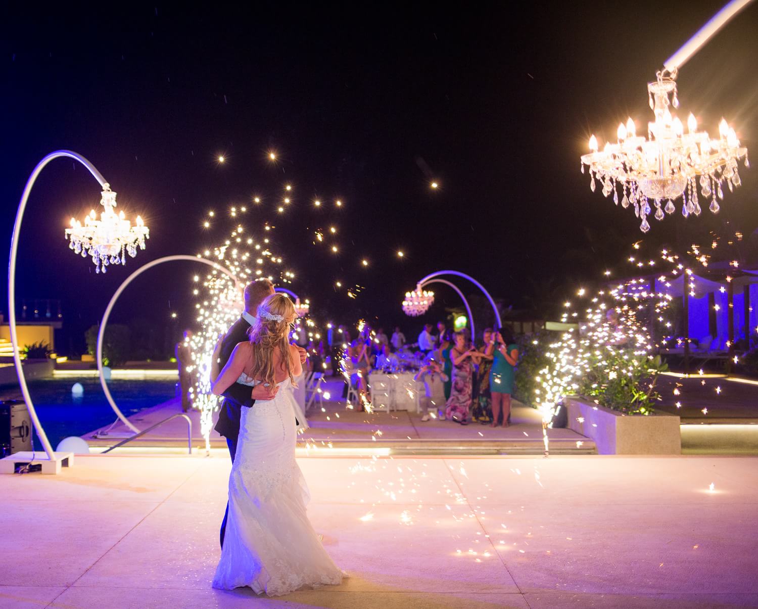 First dance by Cancun wedding photographer