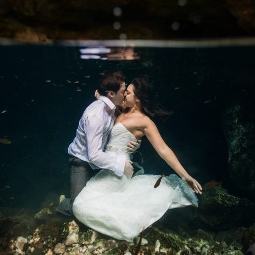 Bride and Groom kissing underwater for trash the dress session in Mayan Cenote , Riviera Maya