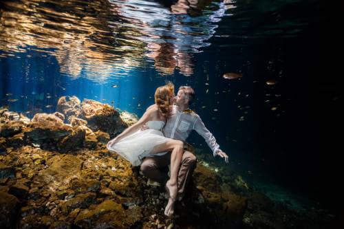 Underwater trash the dress in Mexico