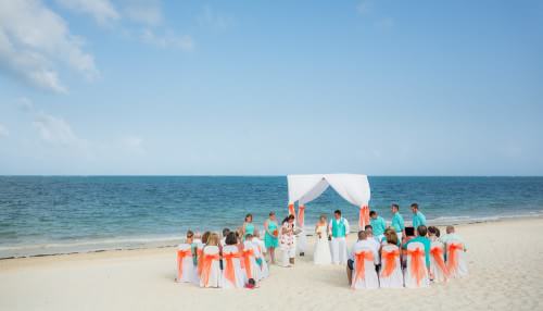 Beach wedding at Ocean Coral and Turquesa
