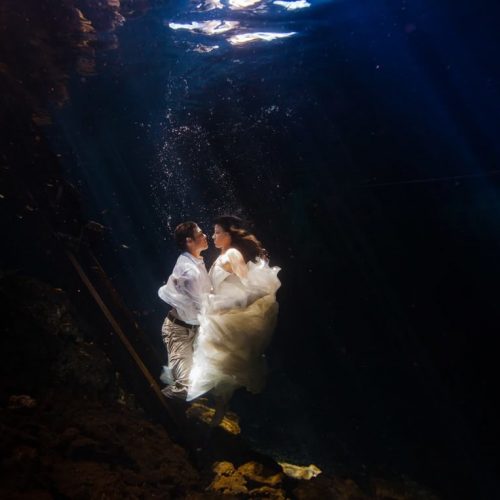 Bride and groom underwater kissing in Trash the Dress, Riviera Maya Mexico