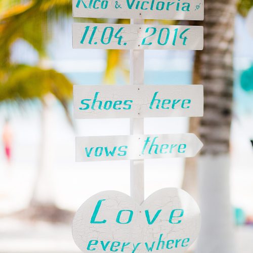 Sign for wedding in Tulum