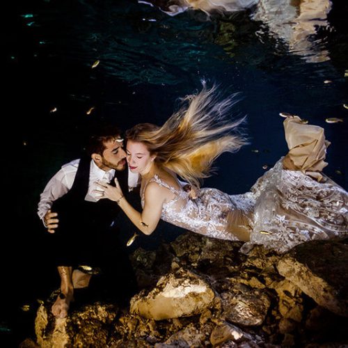 Couple photoshoot underwater in Mayan Cenote
