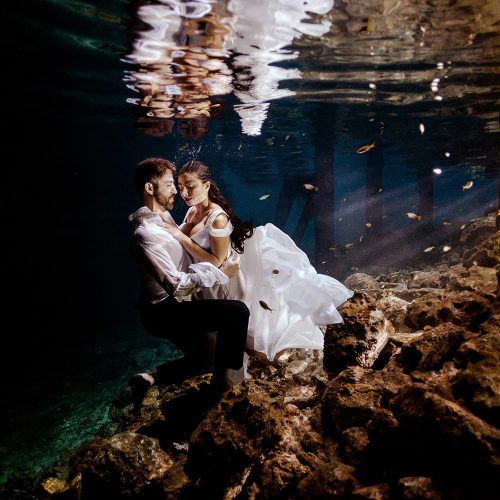 Underwater Trash the dress in Mexico.