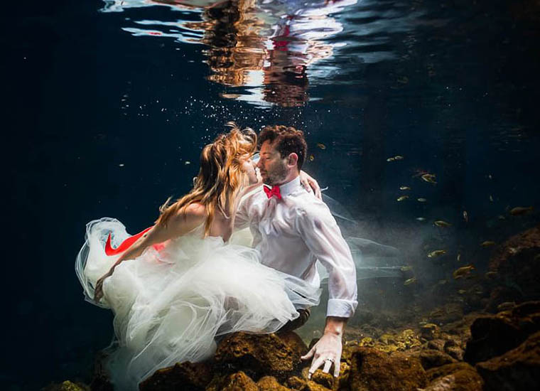 Kissing Couple in a Trash the Dress Featured Image, Underwater Picture