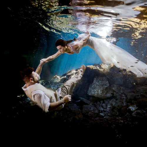 Bride swimming down to Groom in under water trash the dress (TTD).